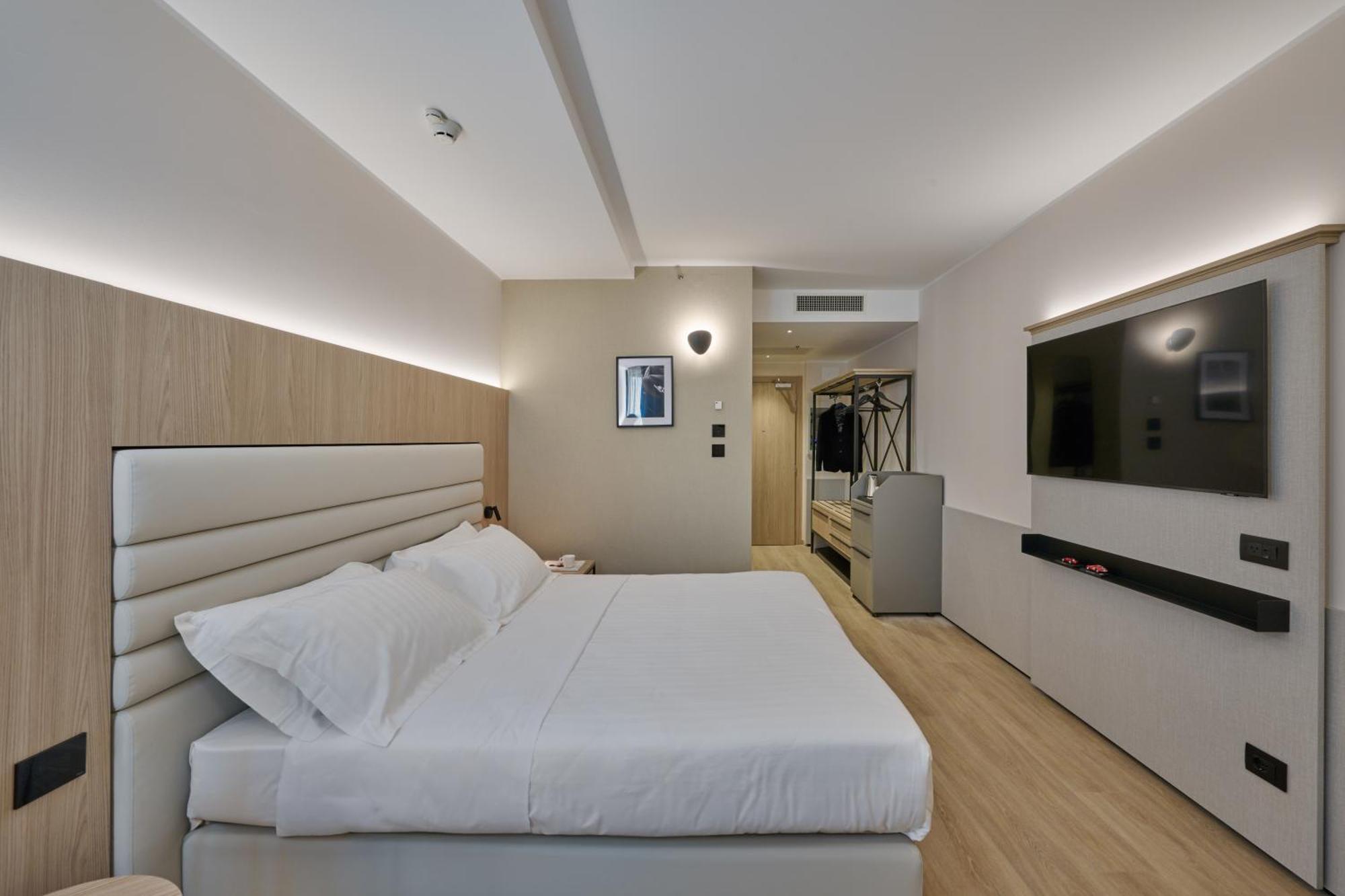 Rmh Raffaello Hotel 4*
