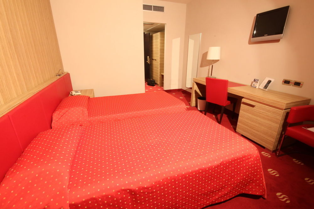 Rmh Raffaello Hotel 4*