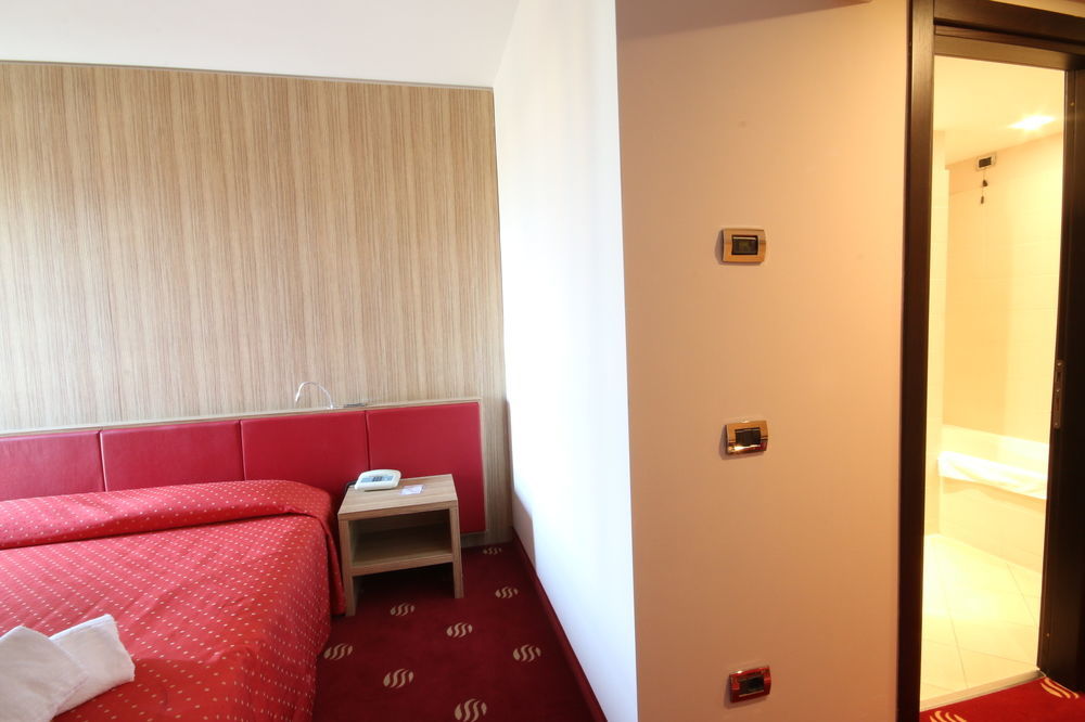 Hotel Rmh Raffaello Modena