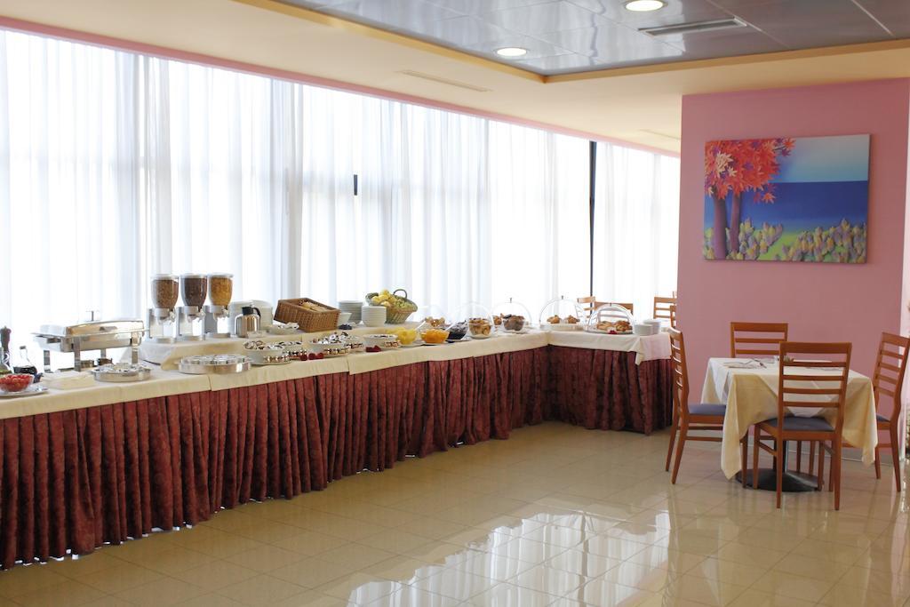Rmh Raffaello Hotel